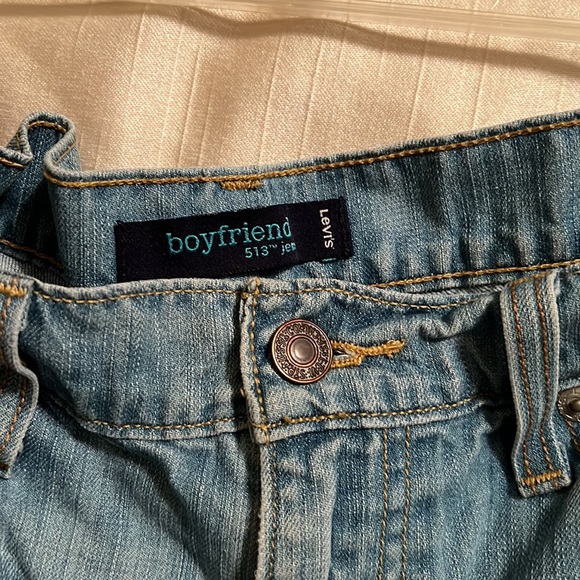 Levi’s Boyfriend Jean Shorts - Picture 8 of 9